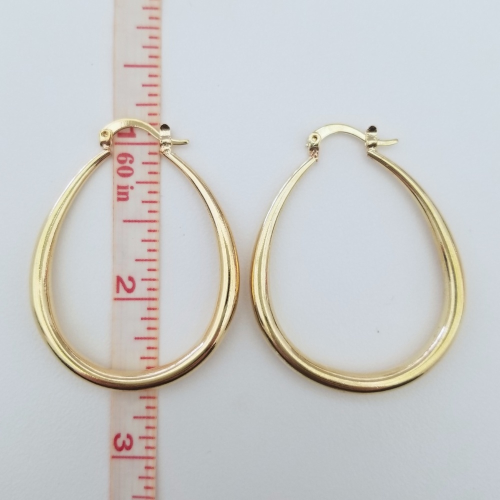 1.5" 18k Yellow Gold Oval Hoops - Picture 4 of 5